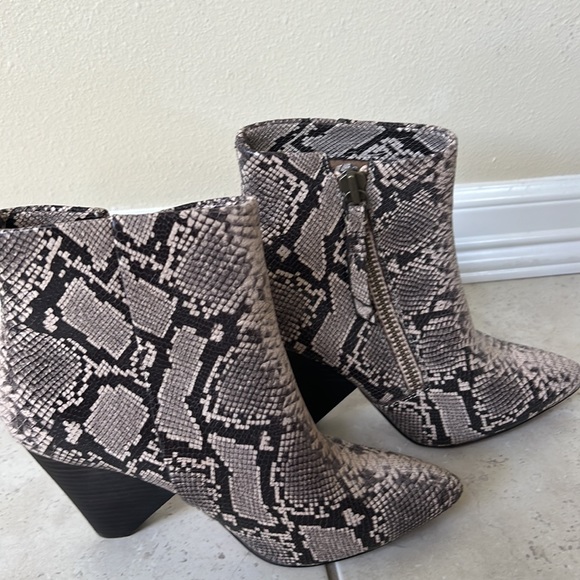 Splendid snakeskin booties - Picture 2 of 5